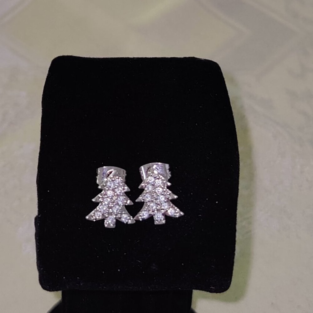 🌻MACY'S - Silver Plated CZ Christmas Tree Stud Earrings - NIB - Picture 3 of 4